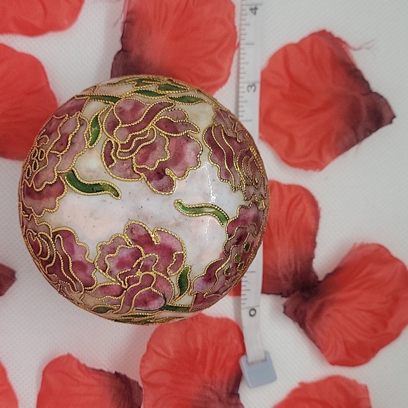 Cloisonne Pink Roses with gold tone trim paper weight - Picture 4 of 4